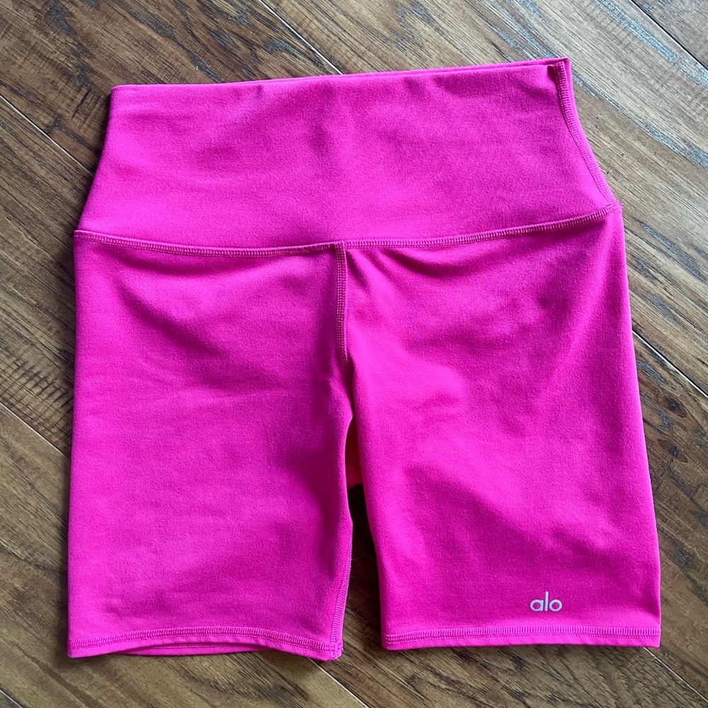 ALO Yoga Pink Bike Shorts 🌺